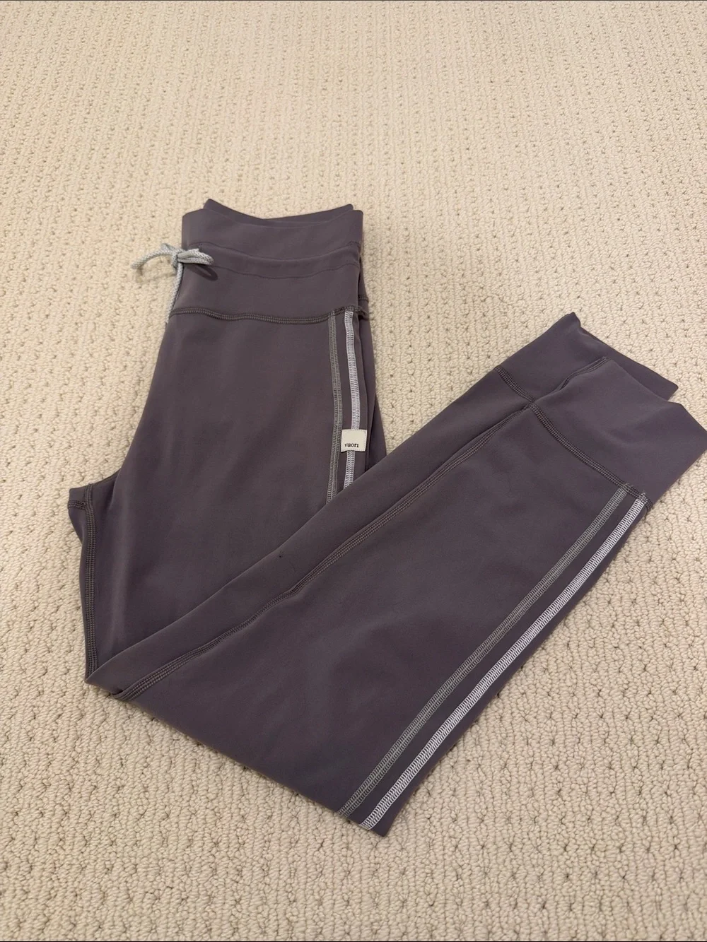 Vuori Gray Daily Leggings with Side Stripes - Size Medium - Picture 3 of 8